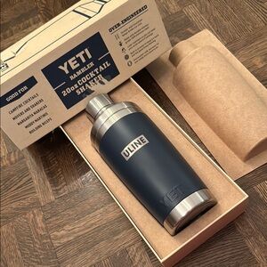 Yeti Rambler Cocktail Shaker in Navy 20 oz